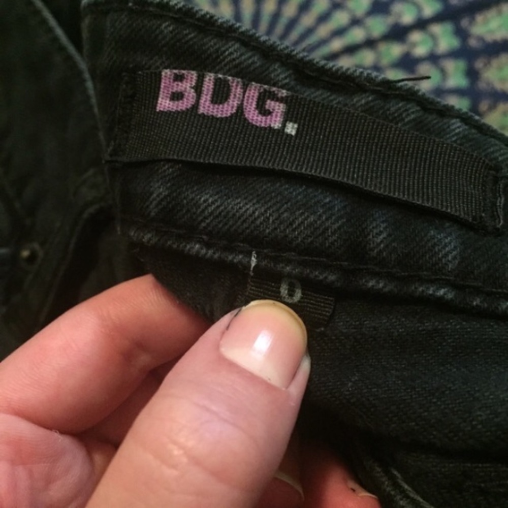 ❤️free with bundle❤️ BDG Alexa Mid-Rise Denim Short - Picture 3 of 5